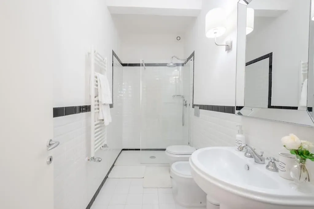 Belledonne Apartment-Hosted By Sweetstay Florencia Italia